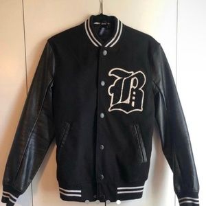 Varsity letterman jacket H&M brand. Size XS
Great condition. offers accepted.